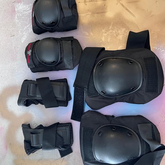 New gold holographic skates with pads - Picture 6 of 7